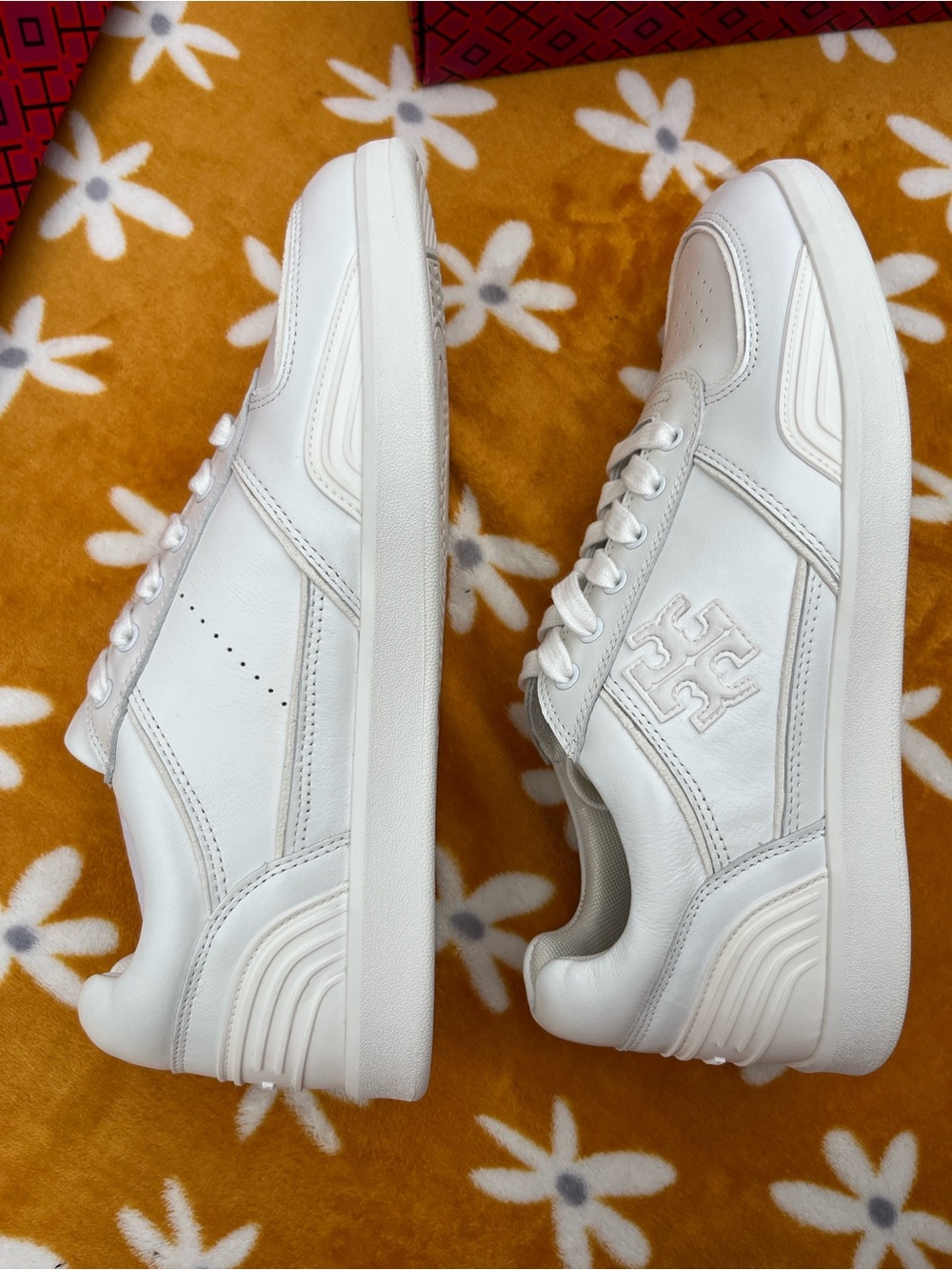 NEW NIB Tory Burch Clover Court Sneaker in Titanium White Size 10 Nappa Leather - Picture 16 of 16